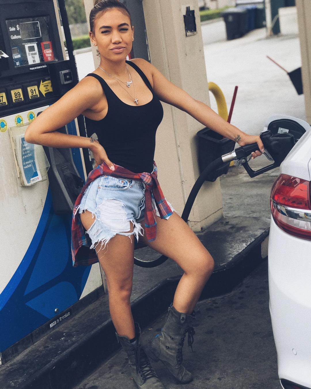 paige hurd sexy thighs