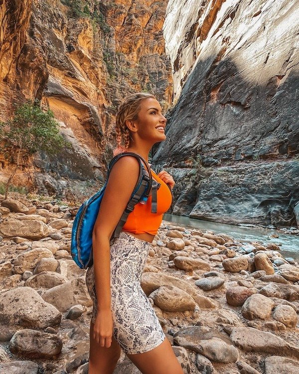 The best Beautiful settings around the world with equally lovely women in them (48 Photos) 21
