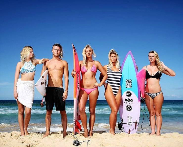 Hot Australian Sisters Are Being Called “The Kardashians Of Surfing” 49