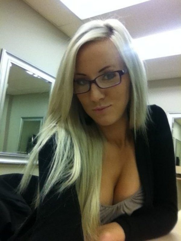Sexy Girls Being Naughty at Work : Chivettes bored at work (30 Photos) 29
