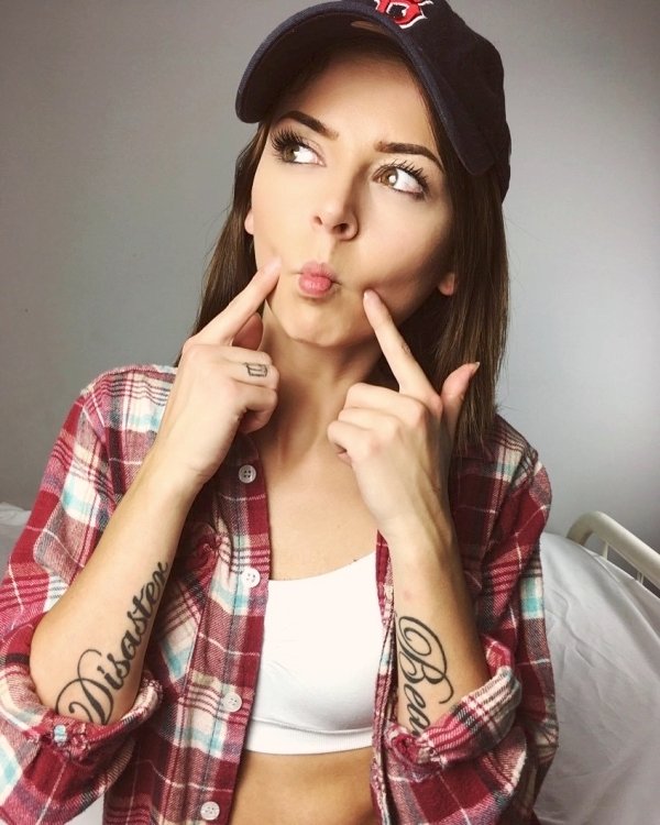 Hot girls, Sexy girls, Girls in flannels -It’s hot but these sexy flannels are hotter (47 Photos) 4