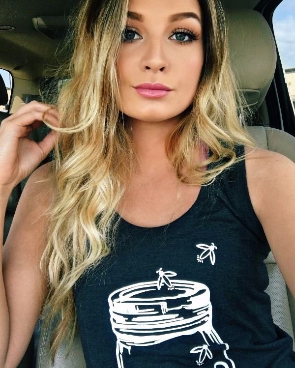 Women Selfie :Come to a complete stop before taking a Car Selfie (42 Photos) 7
