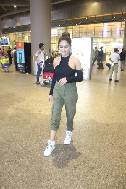 Krystle D'Souza Snapped At Mumbai Airport 13
