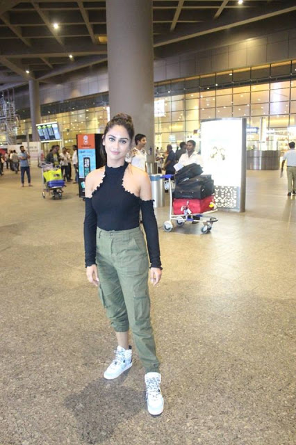 Krystle D'Souza Snapped At Mumbai Airport 34