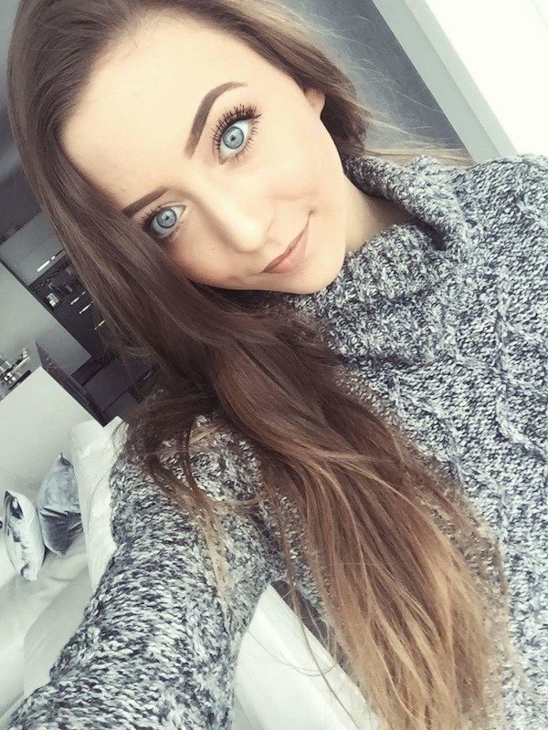 Hot Girls with Gorgeous Eyes and Sexy Bodies and Faces (32 Photos) 11