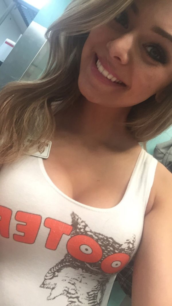 Girls taking naughty selfies while Bored At Work : Chivettes bored at work (28 Photos) 9