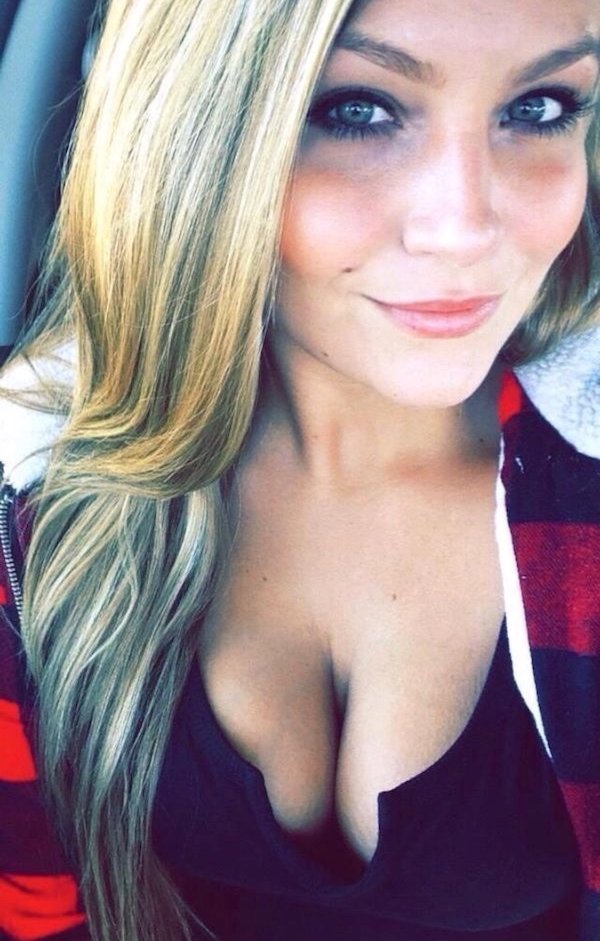 Hot girls, Sexy girls, Girls in flannels -It’s hot but these sexy flannels are hotter (47 Photos) 11
