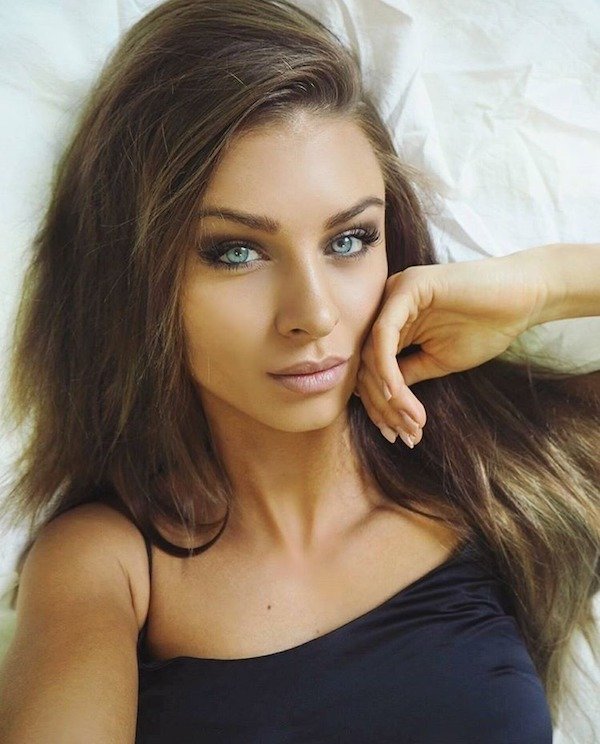 Hot Girls with Gorgeous Eyes and Sexy Bodies and Faces (32 Photos) 50