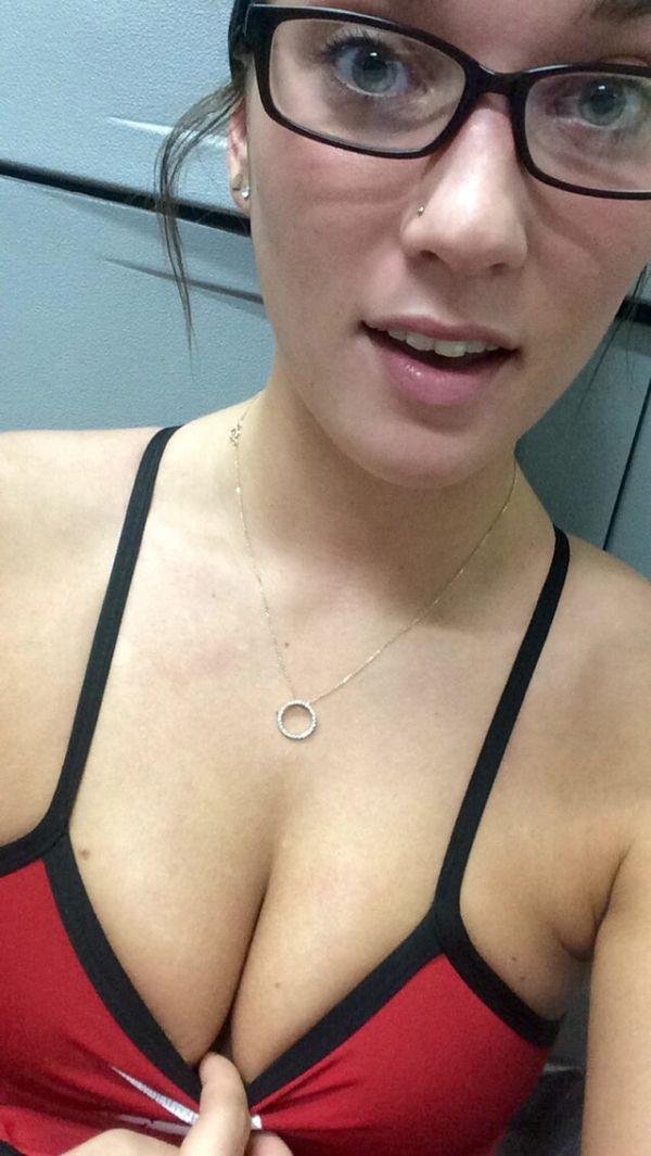 Sexy Girls Being Naughty at Work : Chivettes bored at work (30 Photos) 34