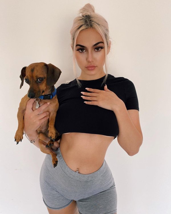 38 Sexy And Cute Girls With Puppies 25