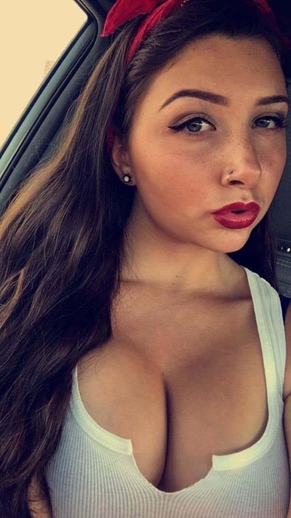 37 Sexy Car Selfies 6