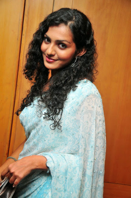 Cute Parvathi Menon in Beautiful Blue Saree 4