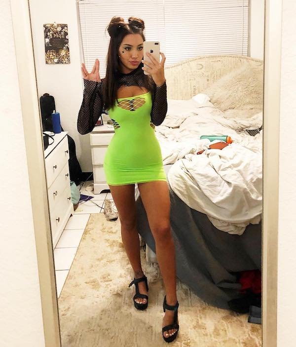 Hot and Sexy Girls Posting Pictures of Their Bodies on alexa.com / Tight dresses are the best way to start the weekend (31 Photos) 26