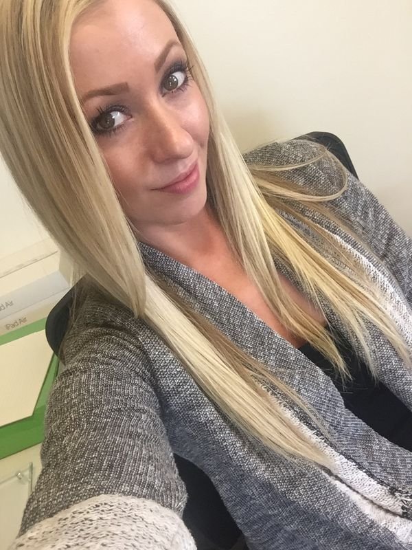 Girls taking naughty selfies while Bored At Work : Chivettes bored at work (28 Photos) 21