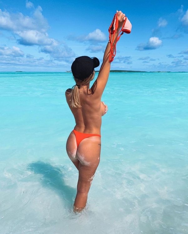 Sandy bums are the way to my heart in 2021. Who Else Needs A Vacation?(35 Photos) 72
