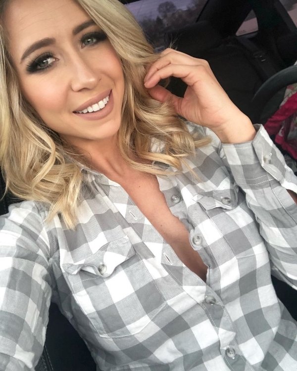 Hot girls, Sexy girls, Girls in flannels -It’s hot but these sexy flannels are hotter (47 Photos) 44