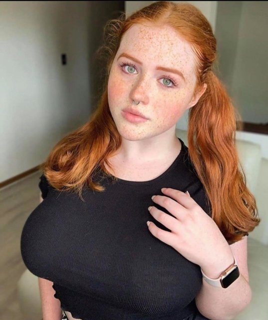 Bursting Out: too busty to hide (38 photos) 8