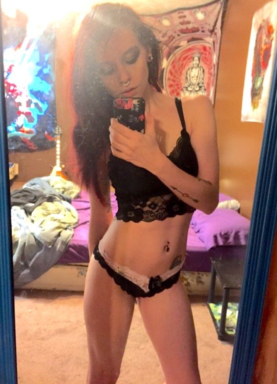 Sexy Hot Girls Photos GIFs Selfies Legs Mirror 2021 : Burning the late night sexy selfies wick (89 Photos 42
