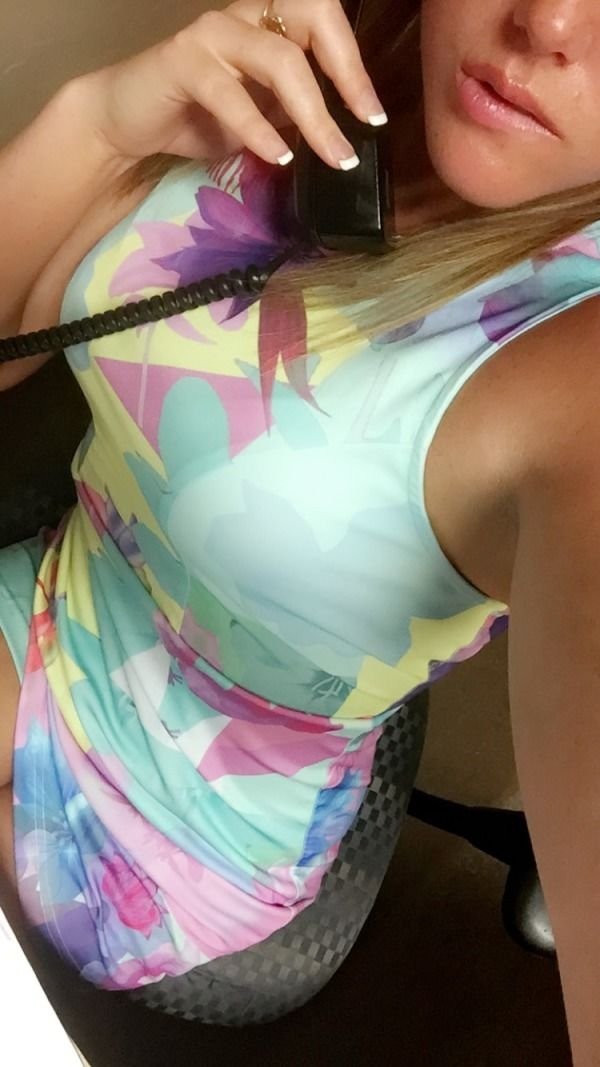 Girls taking naughty selfies while Bored At Work : Chivettes bored at work (28 Photos) 25