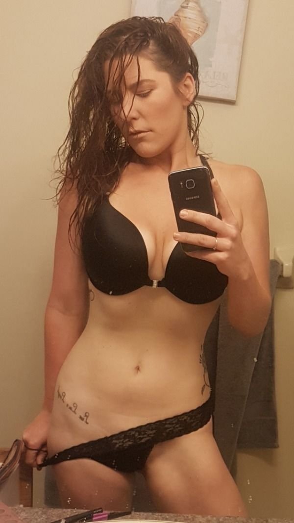Sexy Hot Girl Cleavage Photos Selfie Night Women (100-photos) 46