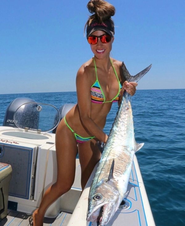 Girls FisherGirl (fishermen) in a bikini. Grab your rod, it’s time to go fishing (31 Photos) 139