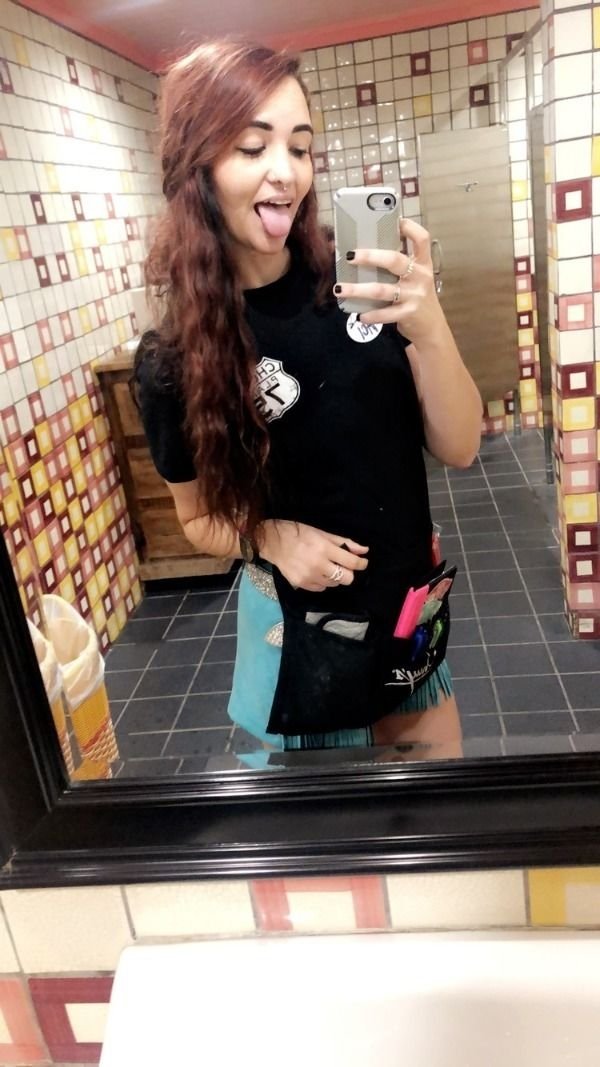 Girls taking naughty selfies while Bored At Work : Chivettes bored at work (28 Photos) 28