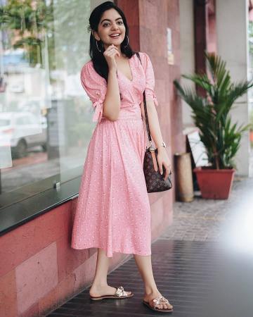 Actress Ahaana Krishna Latest Cute Pics in Pink Dress 8