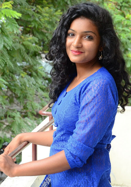 Gayathri Beautiful Tamil Actress Hot Still in Blue Dress 4