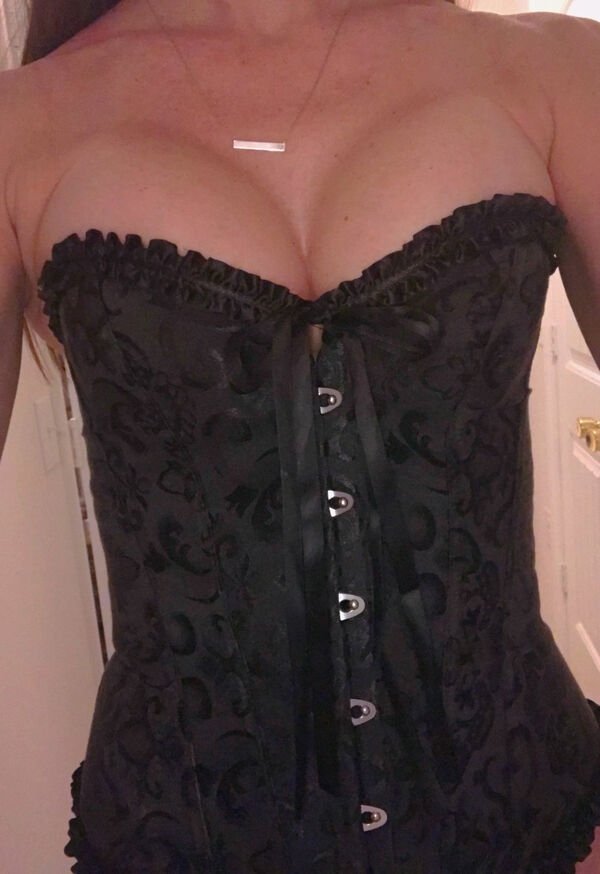26 Hot Girls In Corsets 4