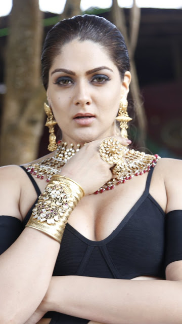 Actress Sakshi Chaudhary in Bikini Hot latest Photo Shoot Pics 3