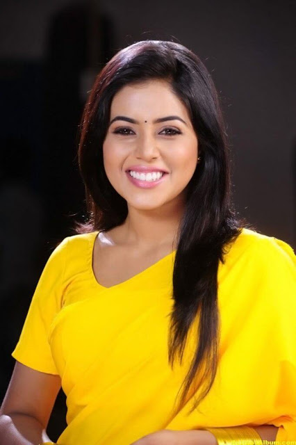 Actress Poorna Latest Stunning Pics In Yellow Saree 14