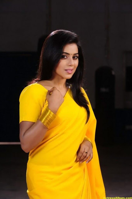Actress Poorna Latest Stunning Pics In Yellow Saree 17