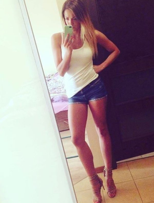 Late night sexy Mirror selfies on the wall…show us the best of ‘em all (100 Photos) 70