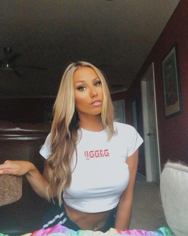 Attractive Females Wearing White T-Shirts .White t-shirt contest, who wants to be a judge? (56 Photos) 308