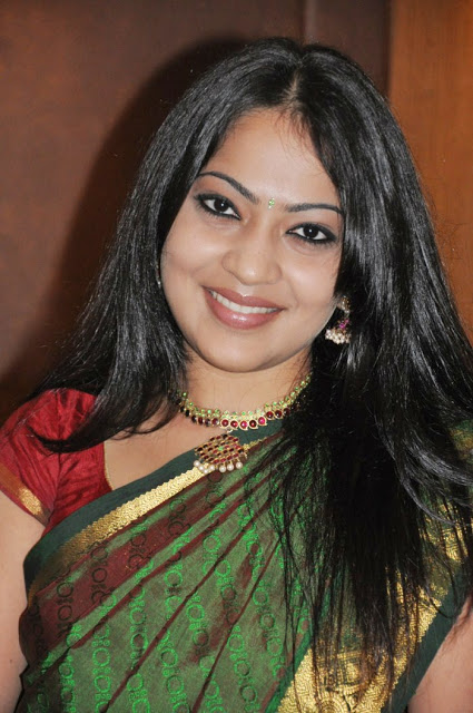 Tamil Actress Vijaya Latest Pics In Saree 28
