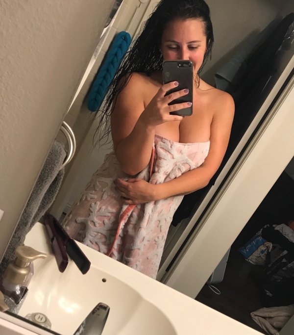 Beautiful women wearing nothing but their towel. Towels are the most important outfit of the day. Any dispute here? (41 Photos) 79