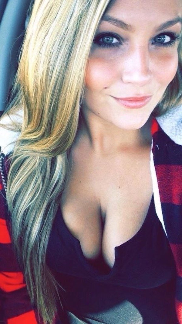 Sexy and Gorgeous Women Posting Bikini Pictures on Facebook. Saturday Cleavage is rolling right along this summer (30 Photos) 103