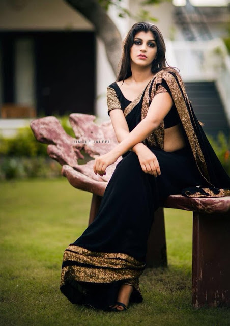 Yashika Anand Latest Stunning Pics Black Saree 10