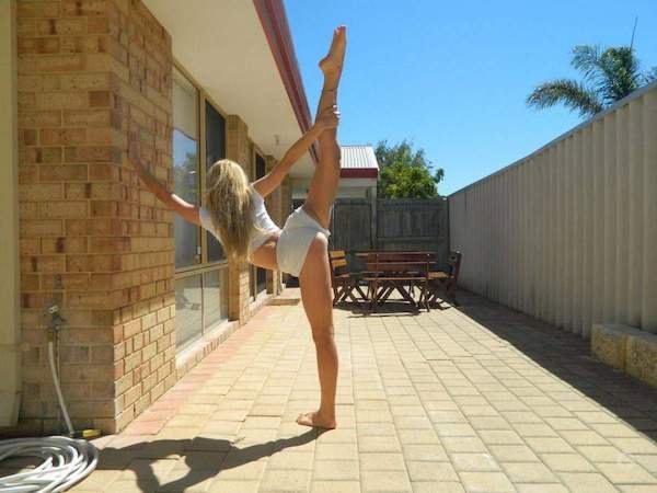 40 Hot And Flexible Girls 24