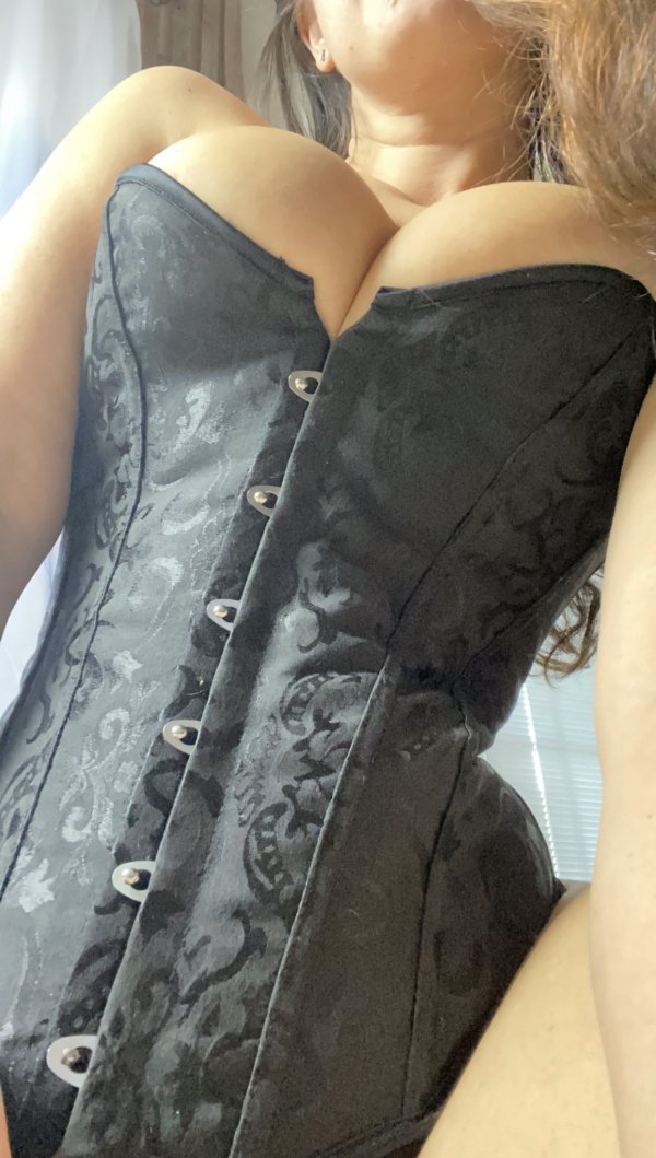 28 Hot Girls In Corsets 19