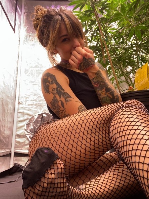40 Sexy Girls In Lace And Fishnet 12
