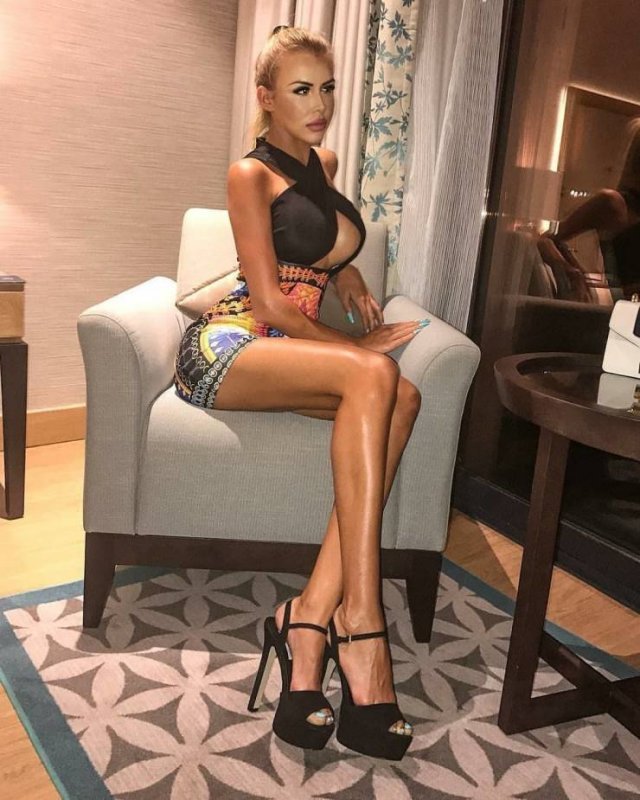 50 Sexy Girls With Beautiful Legs 50