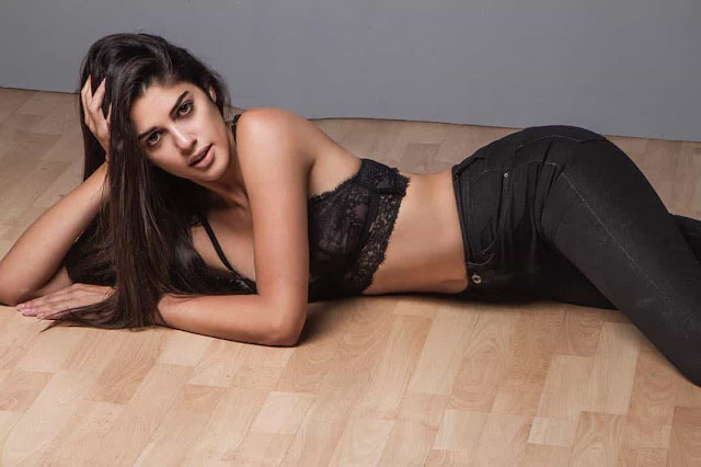 Bollywood Actress Izabelle Leite Latest Hot Images 4