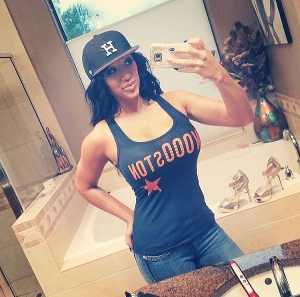 Sexy women who are also sports fans for teams like Capitals, Avalanche : The least you can do is root root for her team now that yours is eliminated (38 hooot Photos) 67