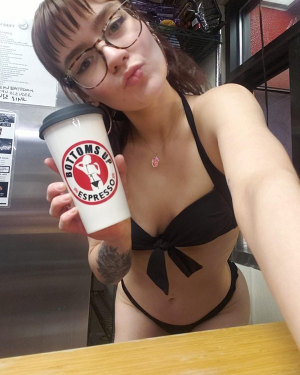 ‘Bikini barista’ coffee shop has people whipped up into a lather (31 Photos) 55