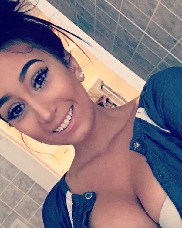 Sexy top-heavy girls whose chests weight heavily on them/GoT is over, but luckily FLBP is just beginning! (51 Photos) 233