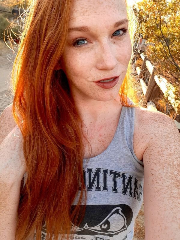 Beautiful blue eyed ginger with a sexy cherry on top. Redhead Sexy Hot Girl Photos Freckles Ginger Smile(43 Photos) 91