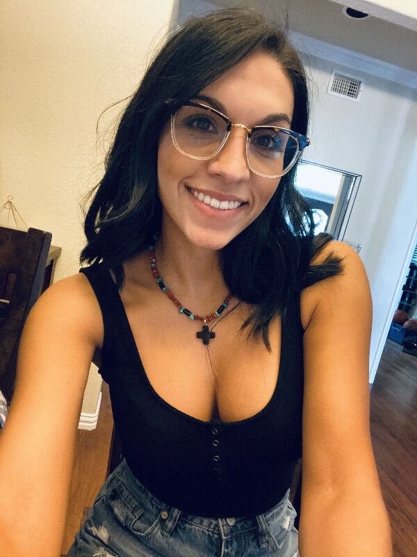 Girls with Glasses: They might not have 20/20 vision, but they’re still 10/10 to me (18 Photos) 25