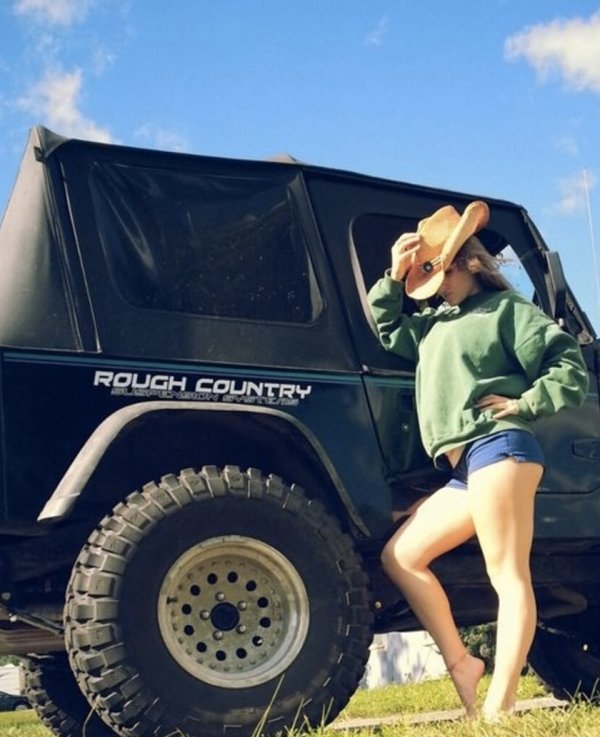Jeeps Sexy Hot Country Girls Photos Out Doors Chicks Off Road Pictures (69 Photos JEEP chicks ) 189