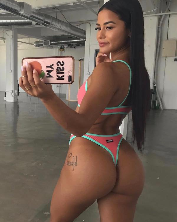 Instagram model shows off the bounty of her booty gains! (36 Photos) 55